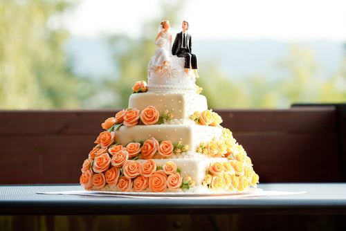 5 Unique Cake Topper Ideas That Will Make Your Wedding Unforgettable